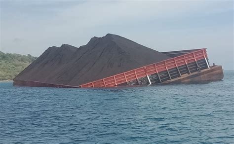 Takut Cemari Lingkungan, Nelayan Minta Kapal Tongkang di .